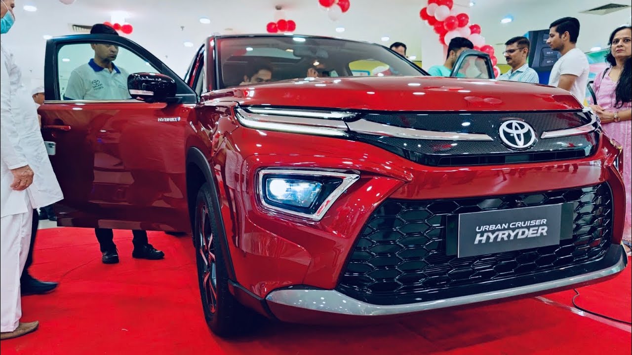 Toyota को दिन में तारे दिखाने आ गयी Toyota Hyryder की जब्बर लुक वाली कार