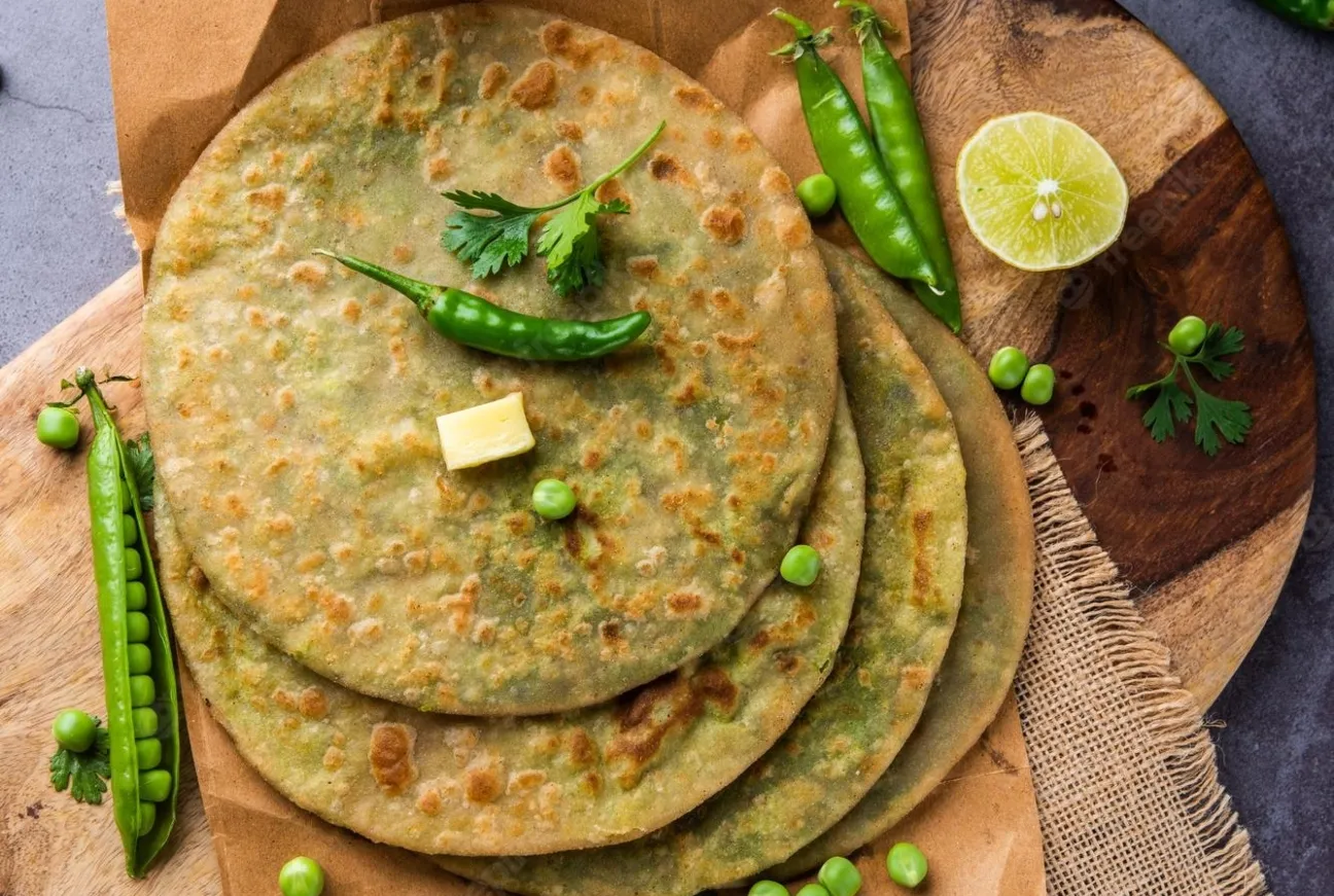 Matar Paratha: सुबह के नाश्ते में बनाये चटपटा मटर पराठा,जाने बनाने की रेसिपी