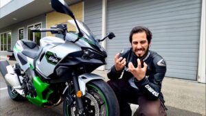 लोगों के दिलो पर कब्ज़ा करने लॉन्च हुई Kawasaki Ninja 7 Hybrid की ब्रांड bike 